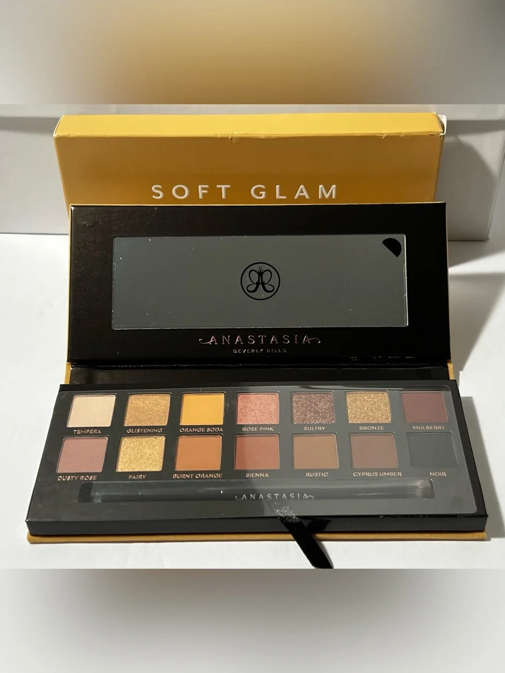 Anastasia Beverly Hills Soft Glam Eyeshadow Palette Warm Neutral Shades w/ brush